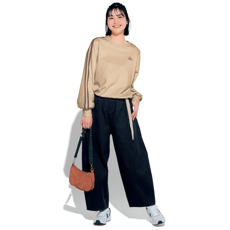 ライトベージュ／モデル身長164cm・サイズJ-M