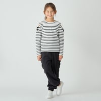 オフホワイト×ブラックボーダー／モデル身長129cm・130サイズ着用