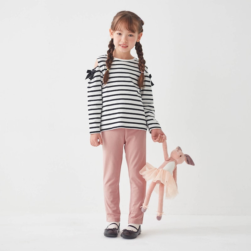 オフホワイト×ブラックボーダー／モデル身長111cm・110サイズ着用