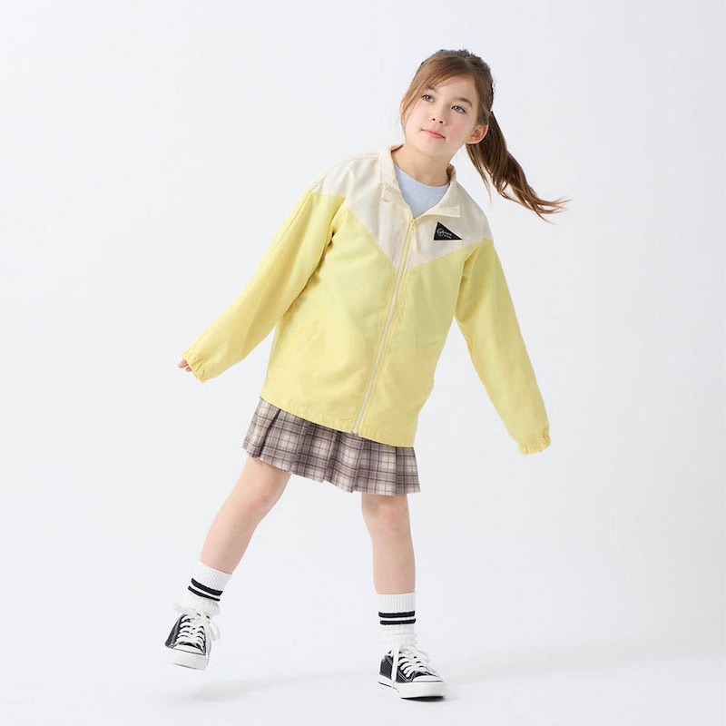 ベージュ系チェック／モデル身長126cm・130サイズ着用