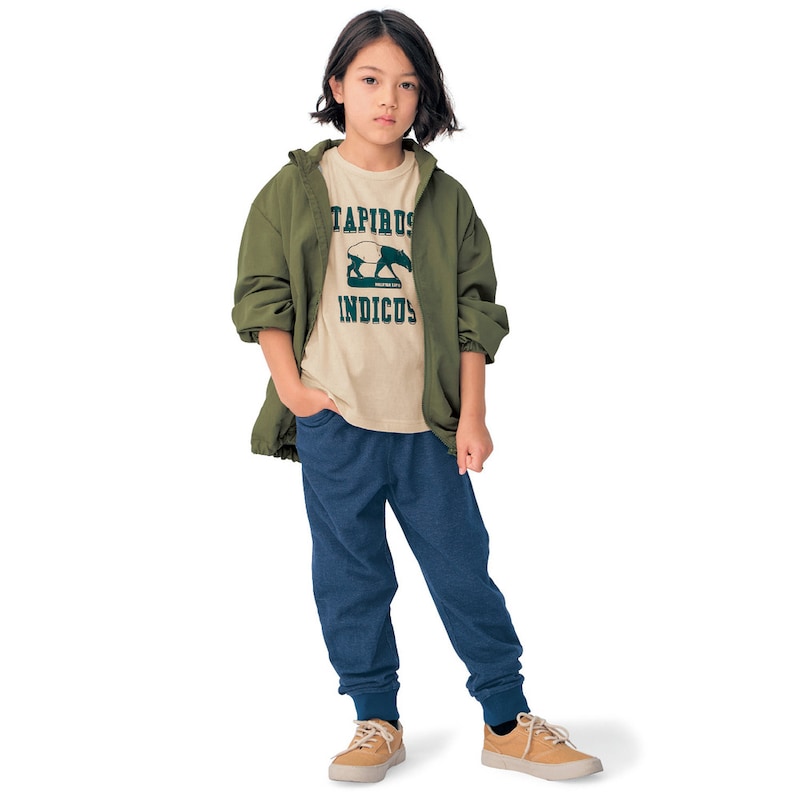 ネイビー（デニム風ニット）＆チャコールグレー／モデル身長120.5cm・サイズ130