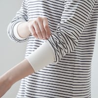 袖口はリブ仕様で袖をまくりやすい