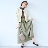 モデル身長162cm／M（オフホワイト×ブラックボーダー）