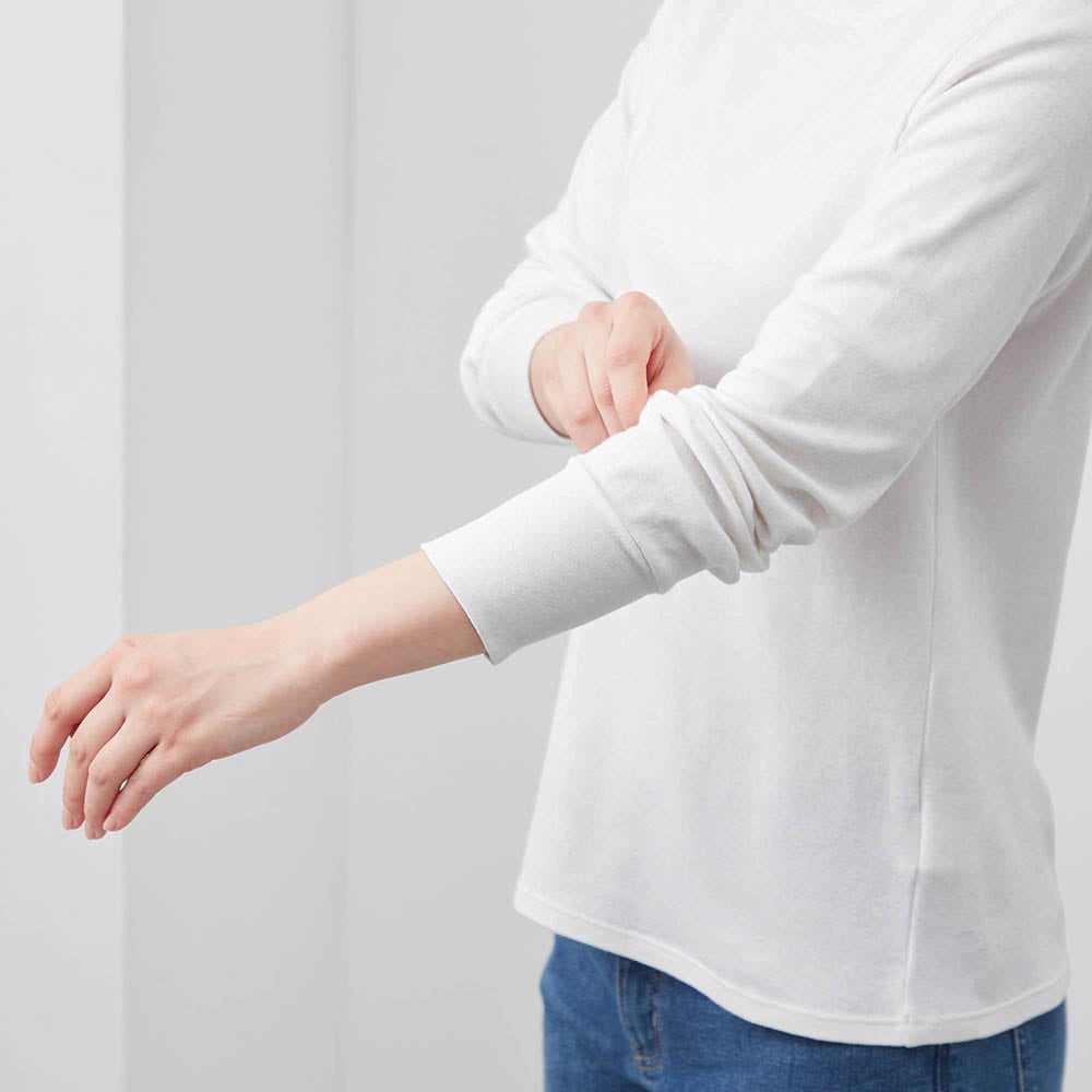 袖口はリブ仕様で袖をまくりやすい