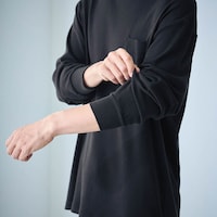 袖口はリブ仕様で袖をまくりやすい