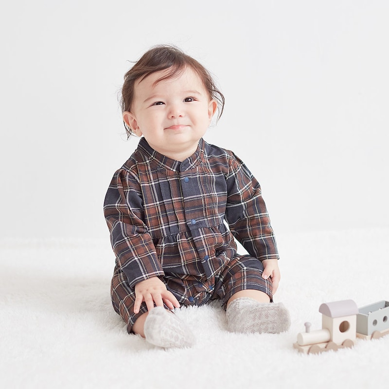 ネイビーチェック／モデル身長66㎝・70サイズ着用