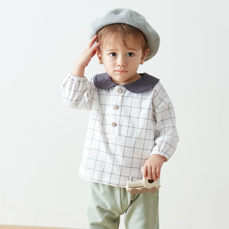 オフホワイトチェック／モデル身長78㎝・80サイズ着用