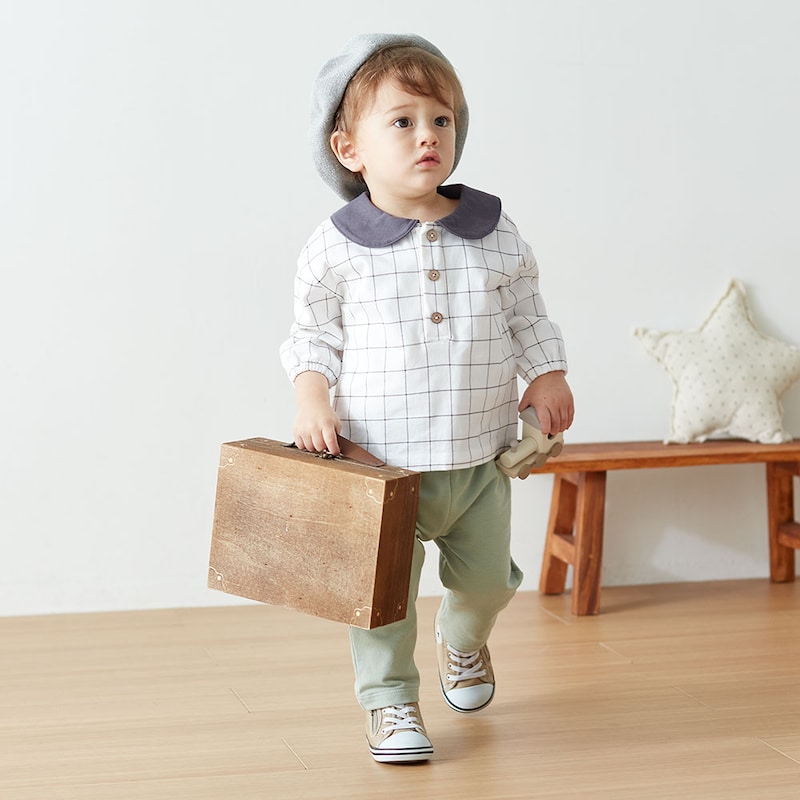 オフホワイトチェック／モデル身長78㎝・80サイズ着用