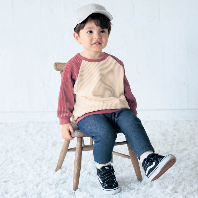 アイボリー×ダークピンク／モデル身長85.5cm・80サイズ着用