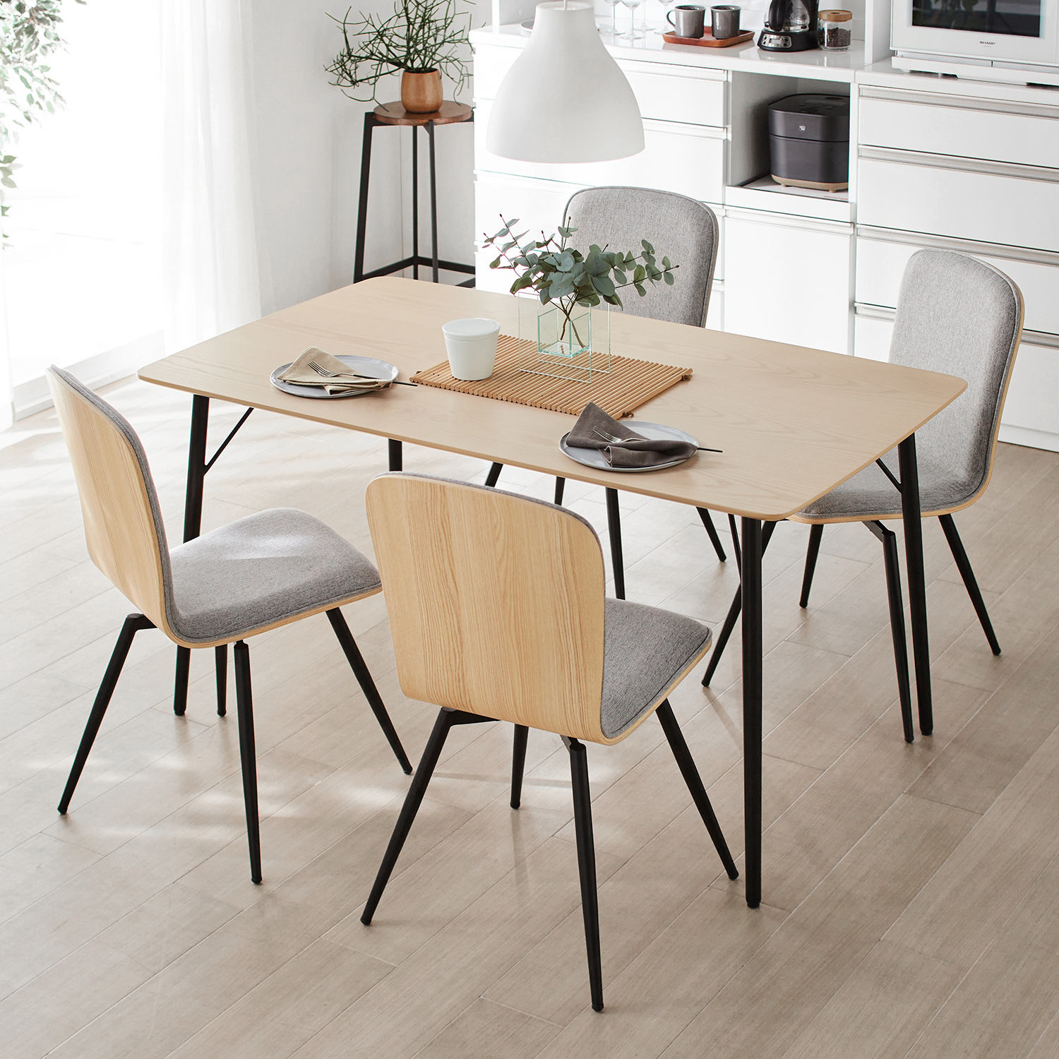 【ベルメゾン】すっきりデザインのダイニングテーブル 【ベルメゾン】すっきりデザインのダイニングテーブル