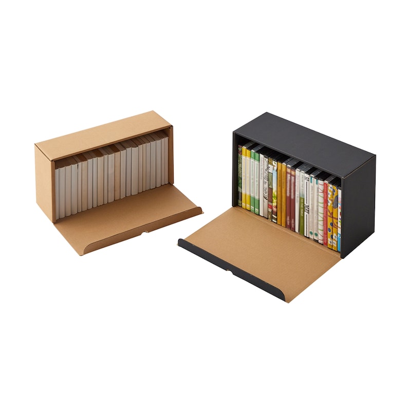文庫本・DVDがぴったり収納できます。