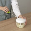 うれしい食洗機対応蓋に食材が付くのを防ぐ「内蓋」付き!「保存用蓋」付きで刻んだ食材が保存できる!内部構造の改良で既存品と比べ切る力が約2.5倍に持ち手を手前に引っ張ると中の刃が回転あっと言う間にみじん
