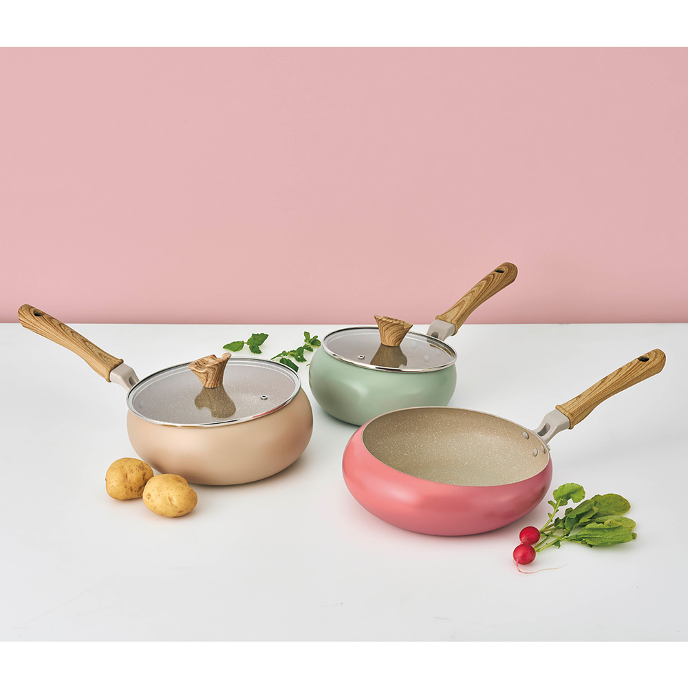 【ベルメゾン】食材を振りやすく汚れが飛び跳ねにくいフライパン 【IH/ガス火対応】