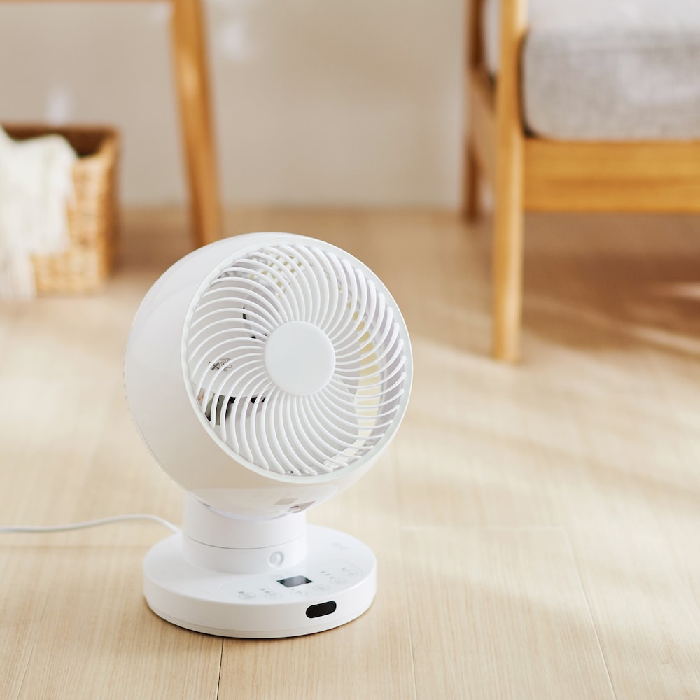 節電センサーを搭載し人の動きを感知して自動でオン/オフすることができ、省エネ性に優れたDCモーターとあわせて効率的に節電上下の自動首振り+左右ぐるりと360°の自動首振りでお部屋全体に送風できる360