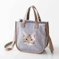 ショルダーストラップ取り付け時（こちらのカラーは現在、取り扱っておりません）
