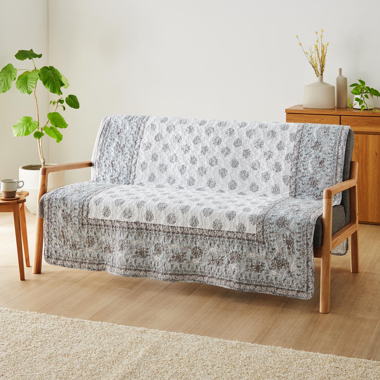 【ベルメゾン】リバーシブルで使える 洗いをかけたプリントマルチカバー・ソファーカバー