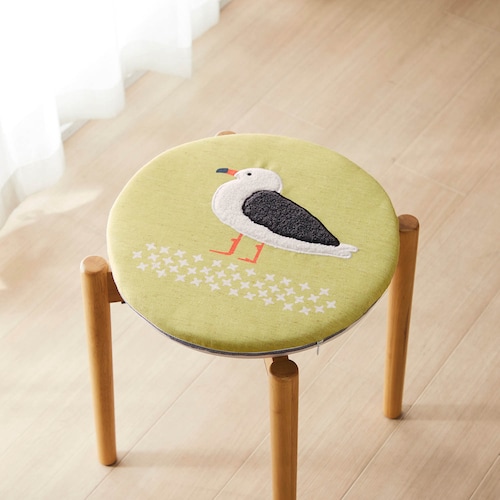 一目惚れデザインの刺繍シートクッション