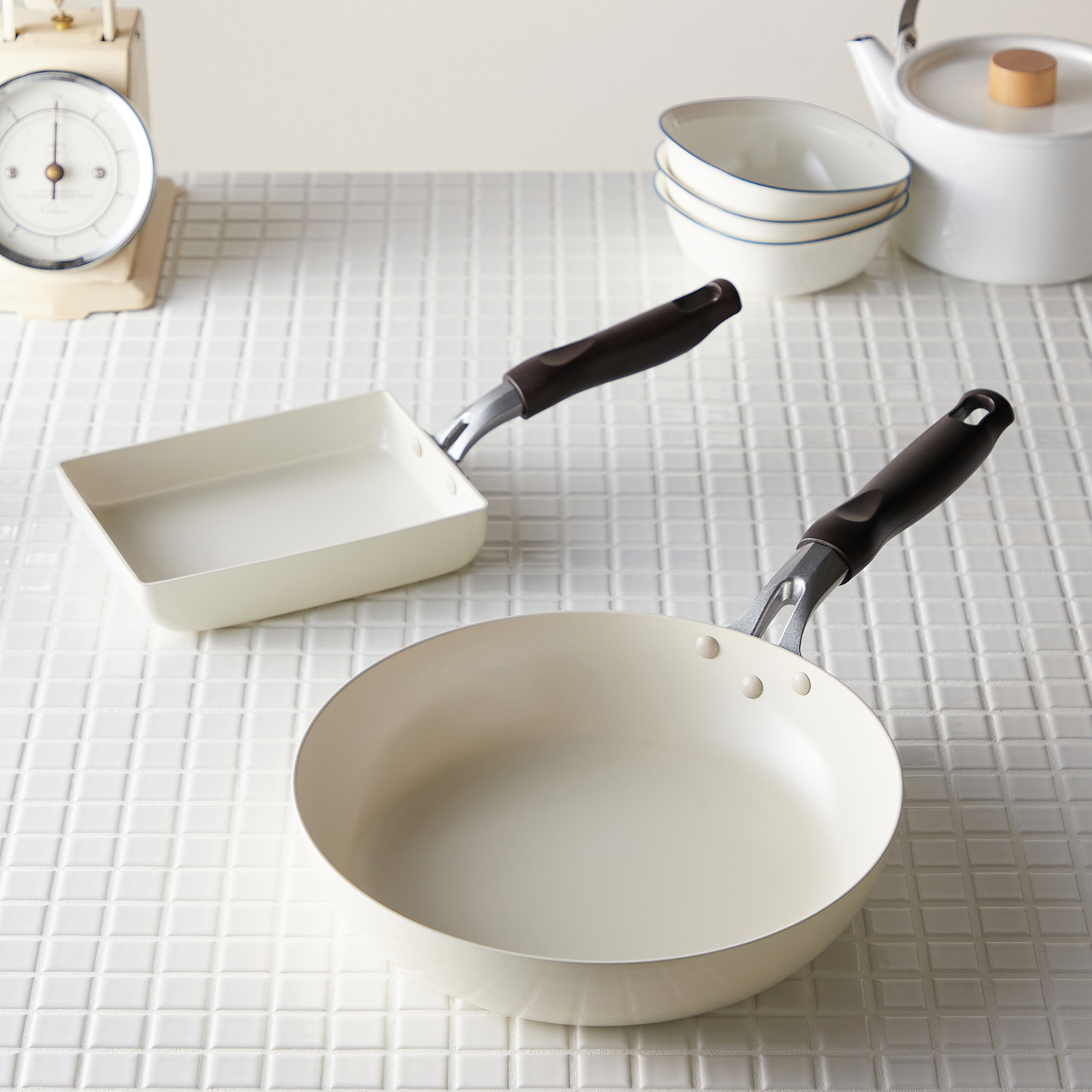 【ベルメゾン】セラミックコーティングの白いフライパン 【IH/ガス火対応】 【ベルメゾン】セラミックコーティングの白いフライパン 【IH/ガス火対応】