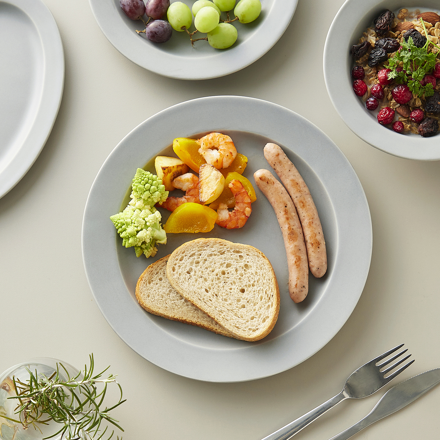 美濃焼 SAKUZAN / サクザン「Sara」 プレート <数量限定カラーRed> 【食洗機/電子レンジ対応】(作山窯/SAKUZAN) 美濃焼 SAKUZAN / サクザン「Sara」 プレート <数量限定カラーRed> 【食洗機/電子レンジ対応】(作山窯/SAKUZAN)