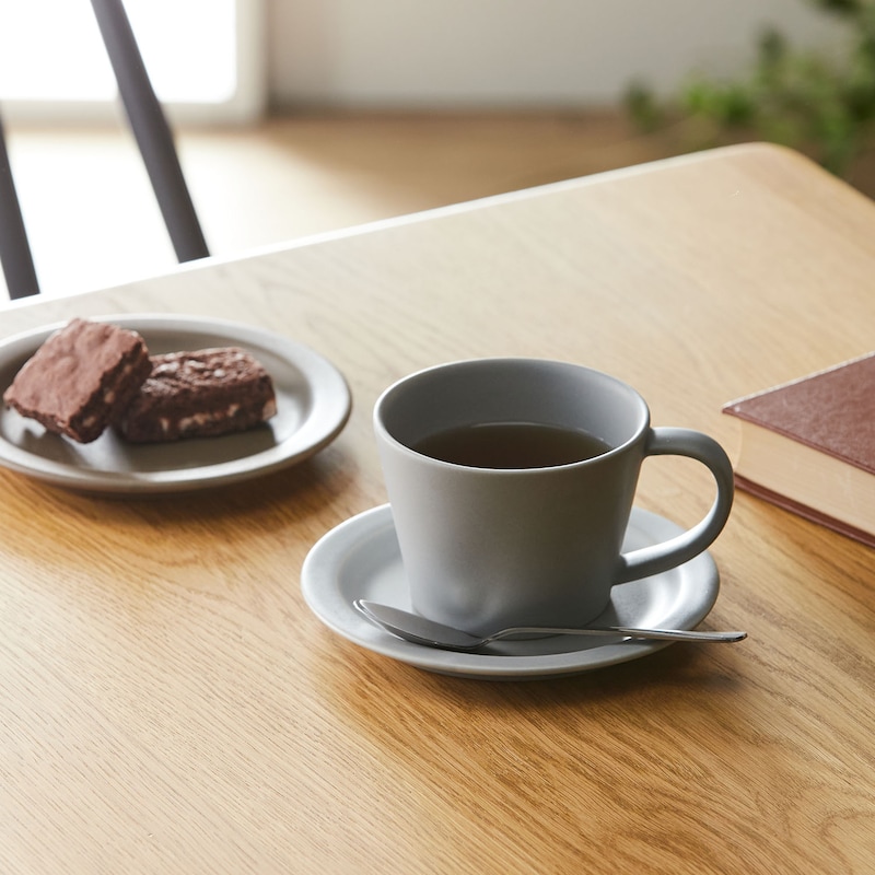 別売のマグカップと組み合わせてカップ＆ソーサーにピッタリのサイズ感です