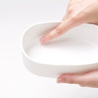 お弁当箱内側のスミを丸くした事で汚れが残りづらくお手入れも楽ちんに