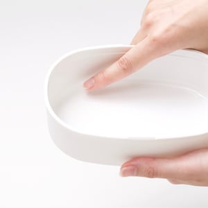 お弁当箱内側のスミを丸くした事で汚れが残りづらくお手入れも楽ちんに