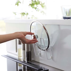 サッと置ける場所に設置。調理中の作業がスムーズです。