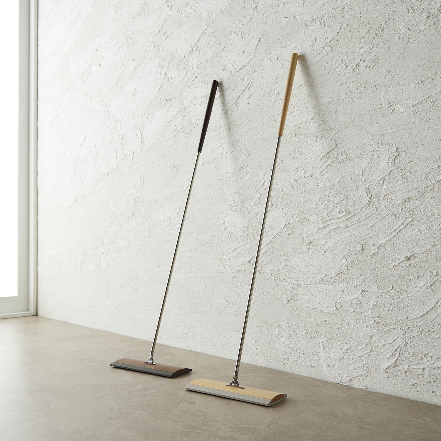 【ティディ/tidy】インテリアに馴染む。天然木を使用した「フロアワイプ/Floorwipe」