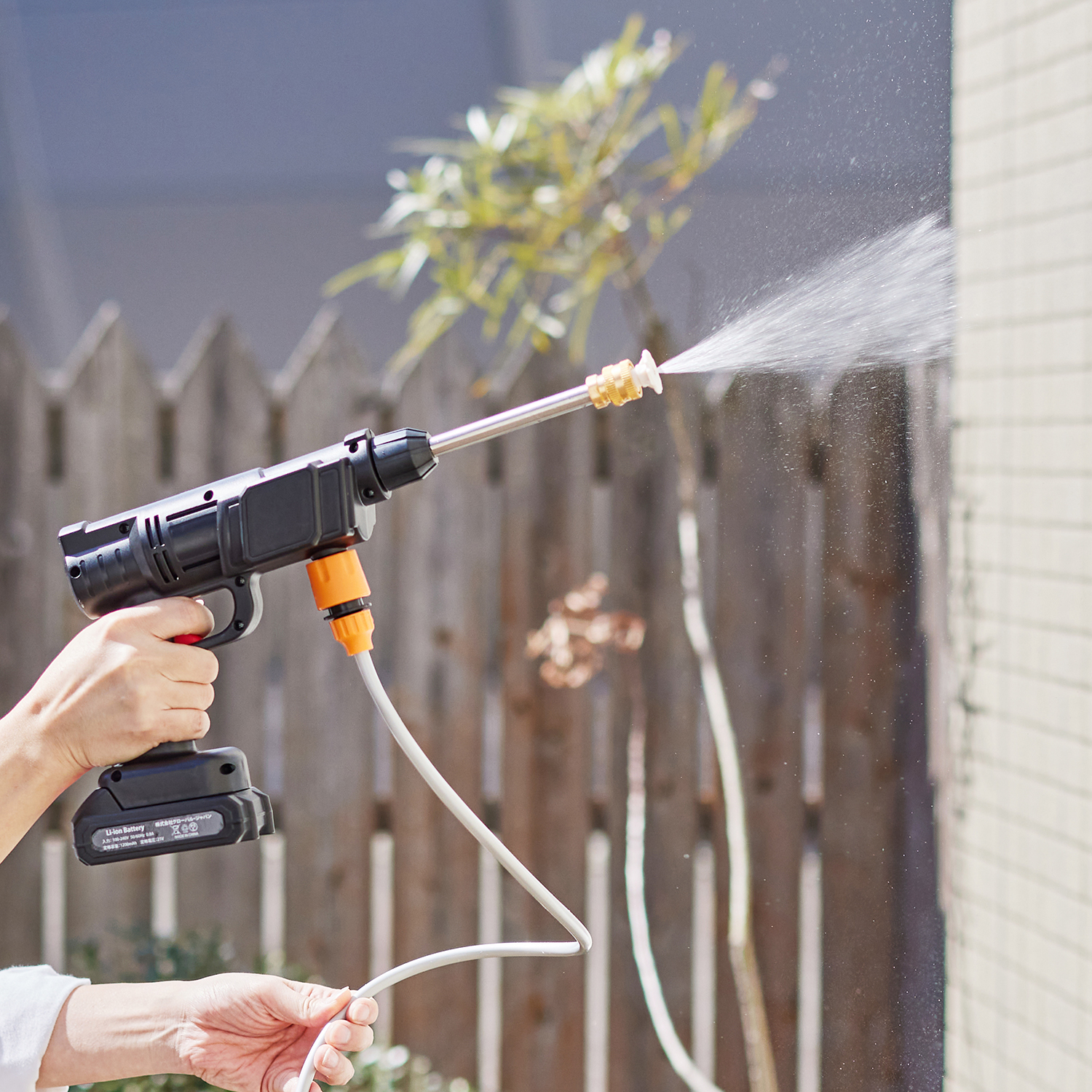 【ベルメゾン】水道の無い場所でも使える電動水圧クリーナー【選べる3つの噴射タイプ】