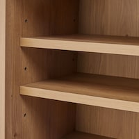 棚ダボは抜けにくいねじ込み式のダボを使用。6cmピッチで調節可。