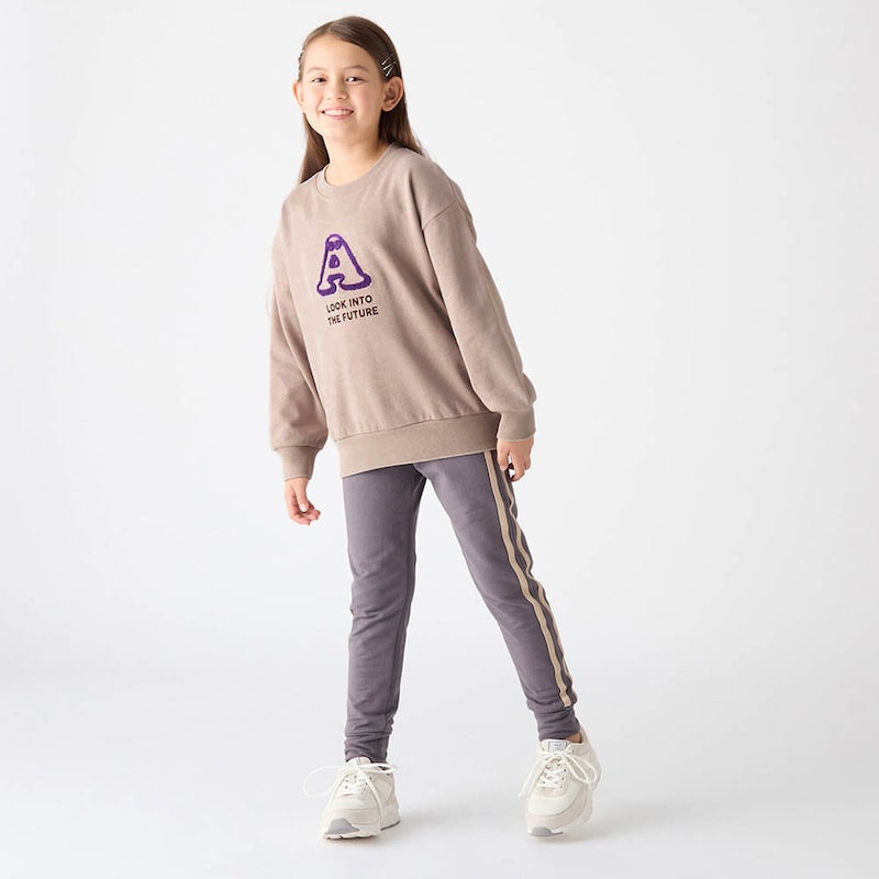 グレージュ／モデル身長130cm・130サイズ着用