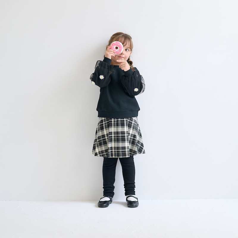 ブラック／モデル身長109cm・110サイズ着用