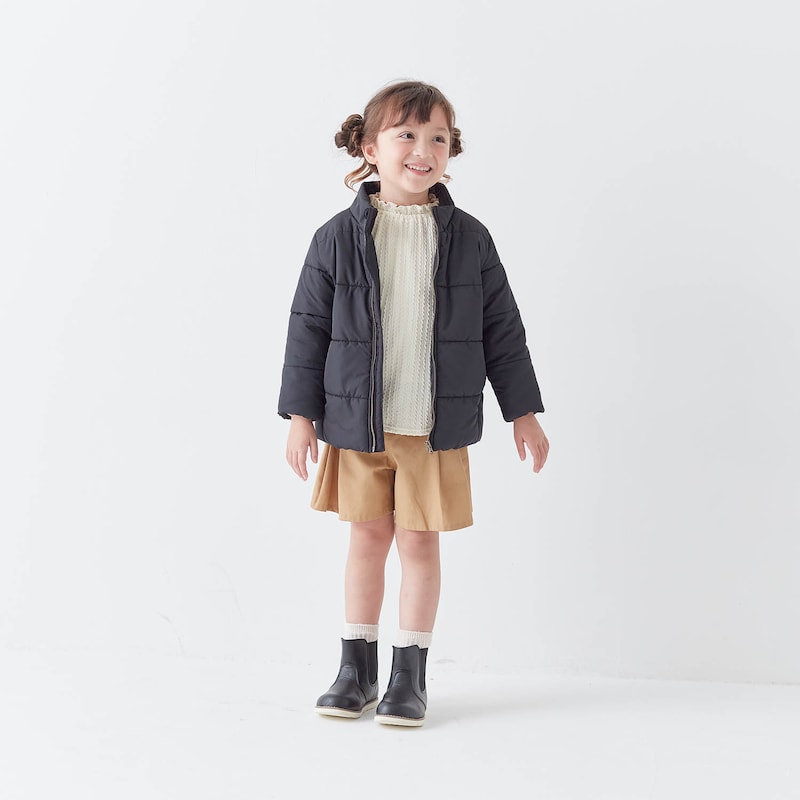 ブラック／モデル身長113cm・110サイズ着用