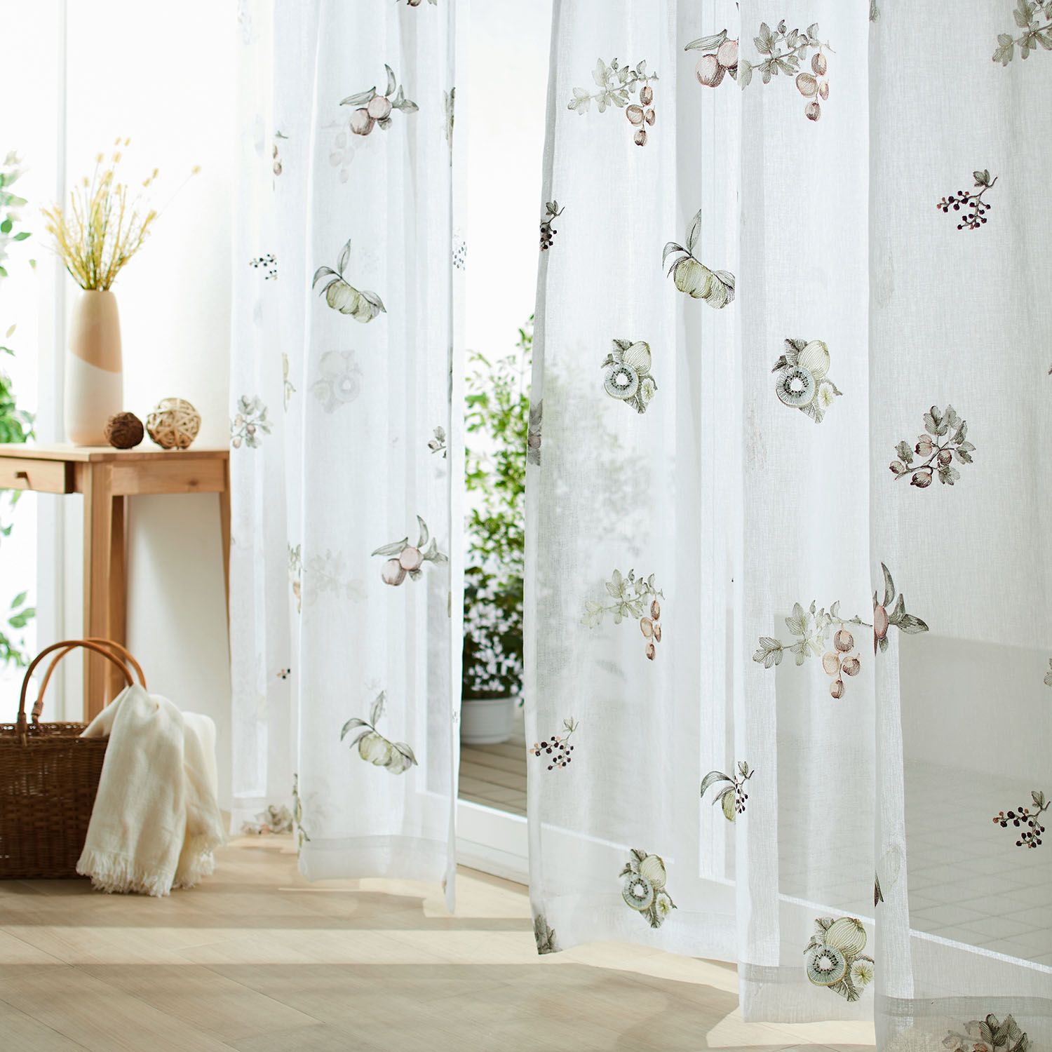 【ベルメゾン】【99サイズ】 フルーツモチーフ刺繍が爽やかなボイルカーテン