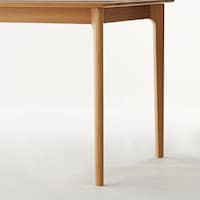 脚部にも天然木(オーク材）を使用