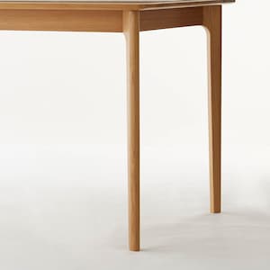 脚部にも天然木(オーク材）を使用