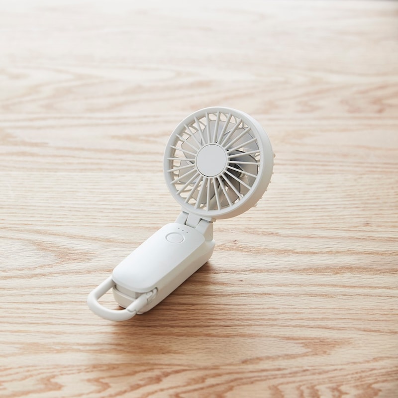 角度調節できて、卓上ファンとしても使える