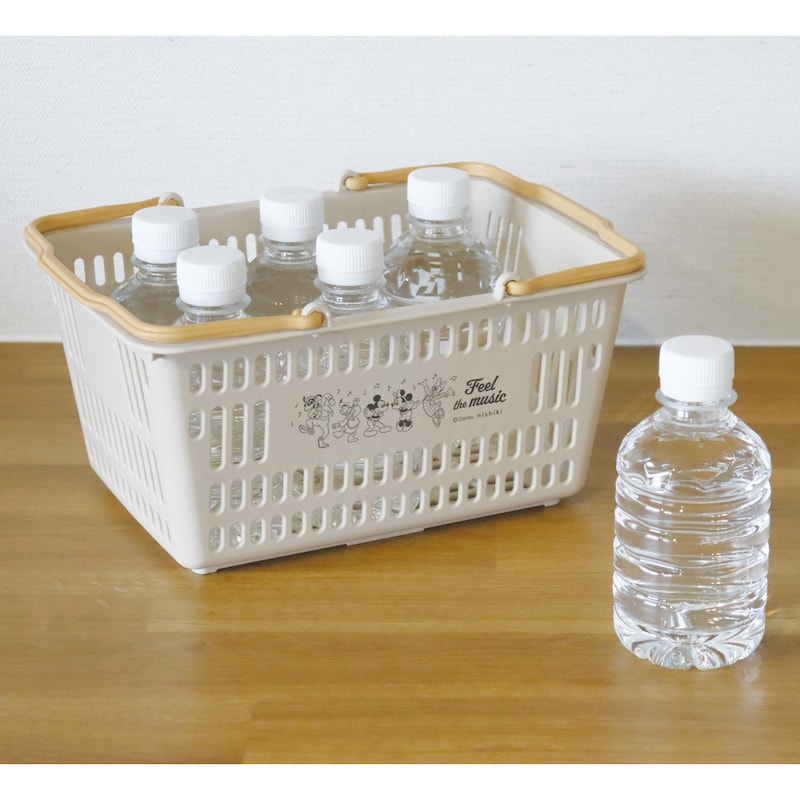 350mlのペットボトルが6本入る大きさ