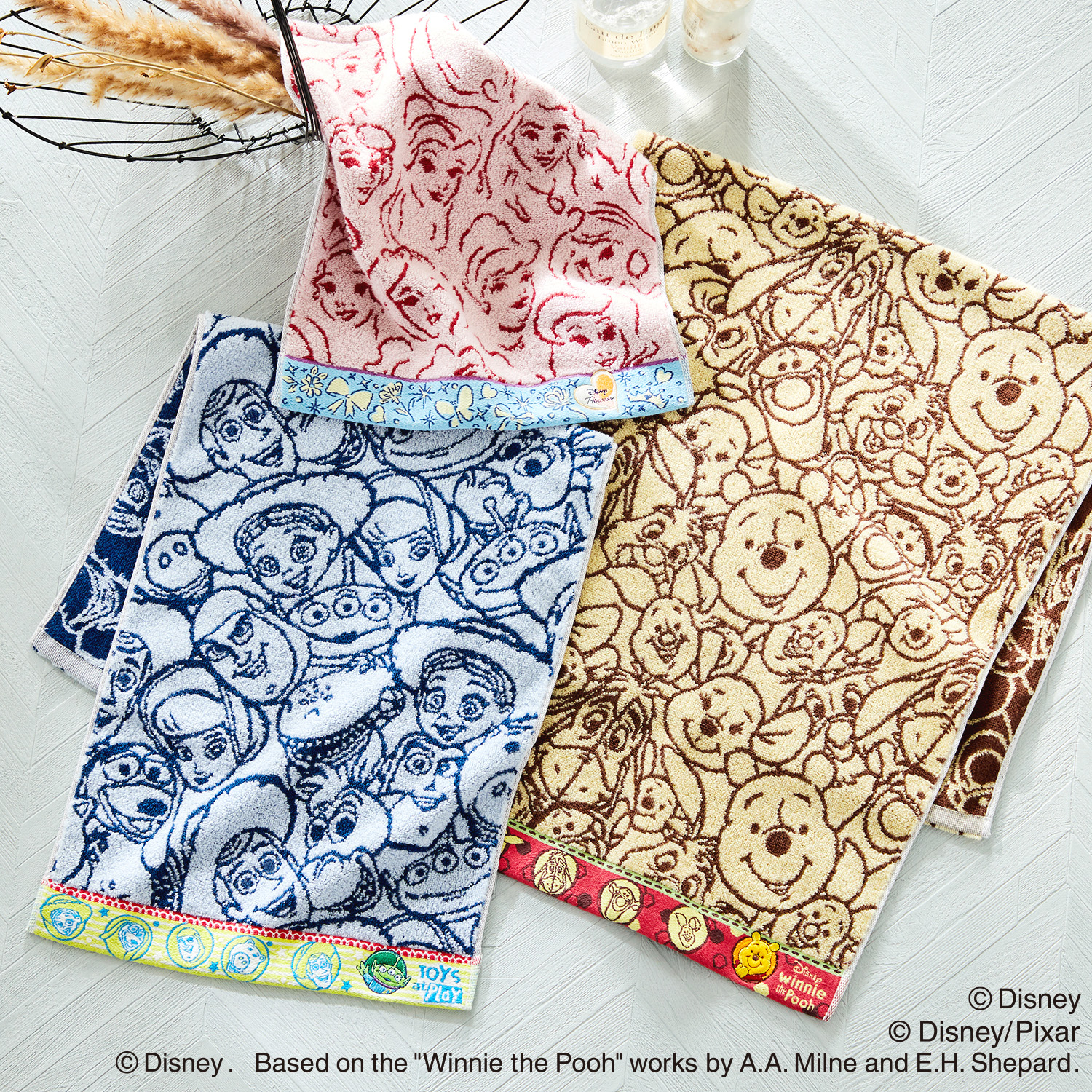 【ディズニー/Disney】綿素材を使ったジャカードタオル(選べるキャラクター)