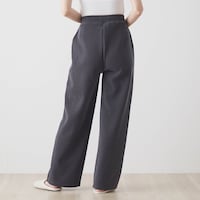 モデル身長168cm／Ｍ ※写真は撮影用のため股下+4cmになります。