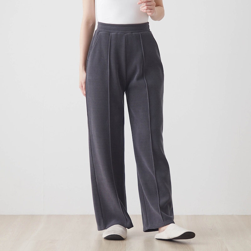 チャコールグレー