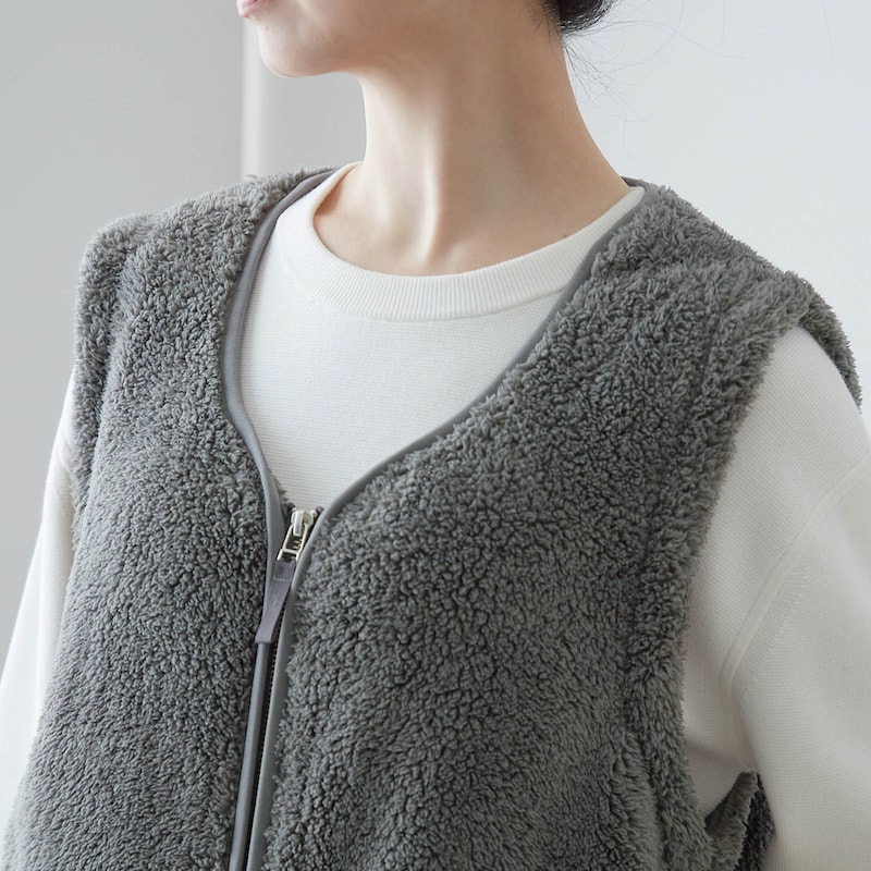 どんな服にも合わせやすいシンプルなデザイン