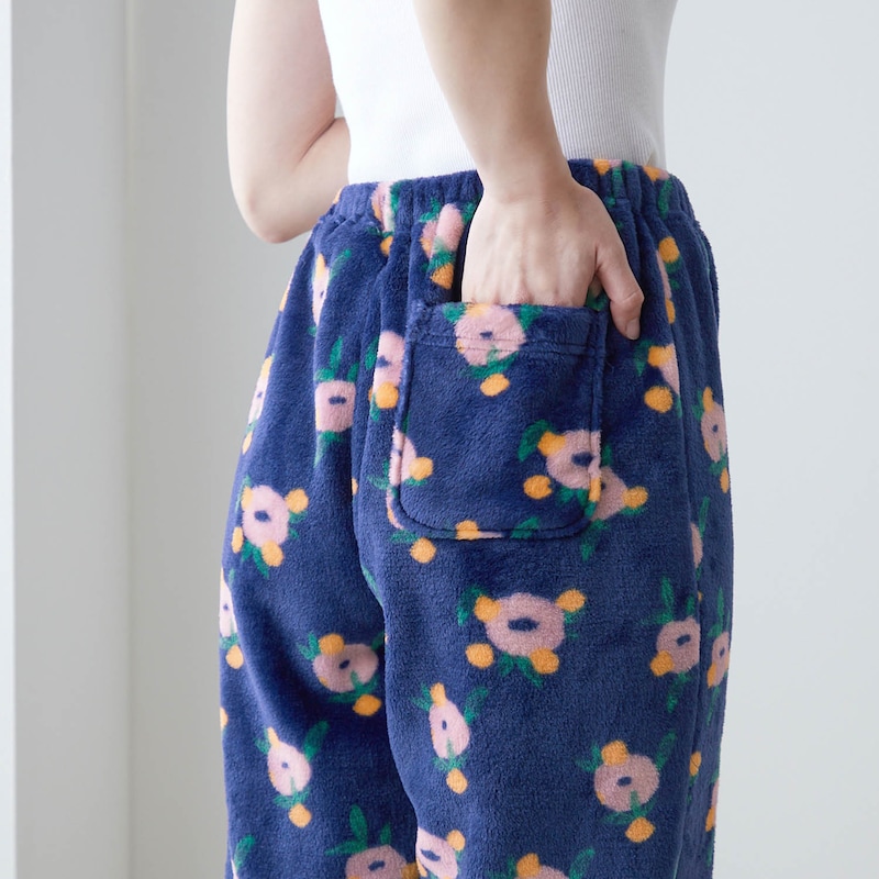 パンツの右後ろには便利なポケット付き