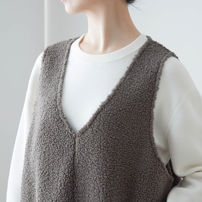 どんな服にも合わせやすいシンプルなデザイン