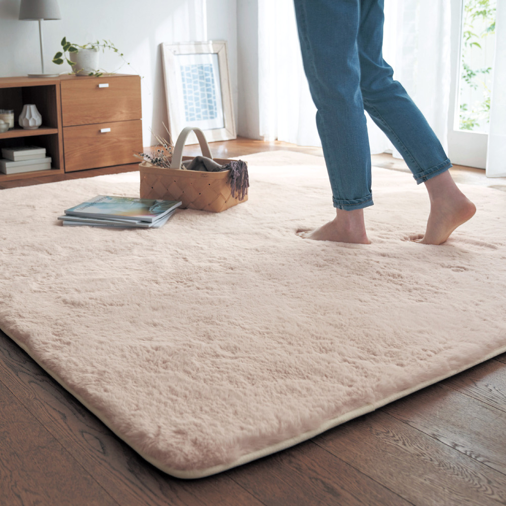 【ベルメゾン】しっとりふわふわなラビットファー調ウレタン入りラグ