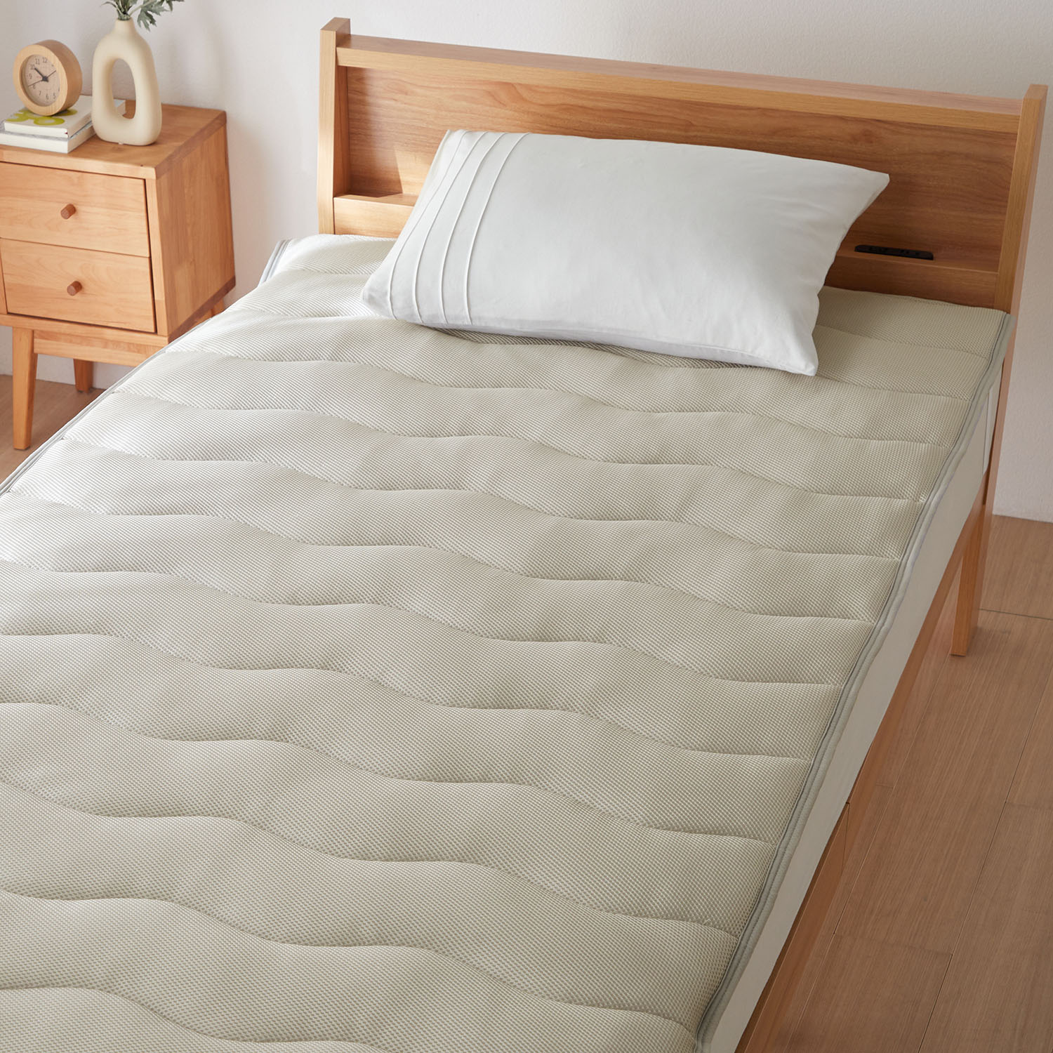 汗をしっかり吸ってくれる吸水速乾ボリュームベッドパッド 汗をしっかり吸ってくれる吸水速乾ボリュームベッドパッド