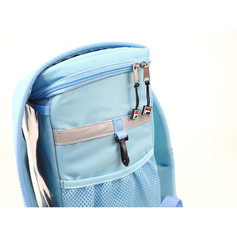 荷物が入りきらない時に活用できるよう、左右にナスカン付き