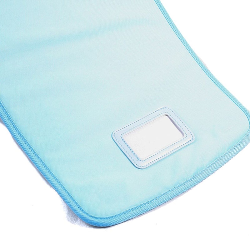 フラップの裏側に名前を入れることができます