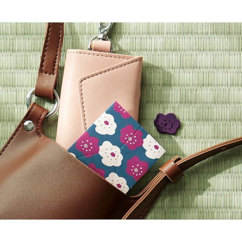 お気に入りの香りをバッグに忍ばせて