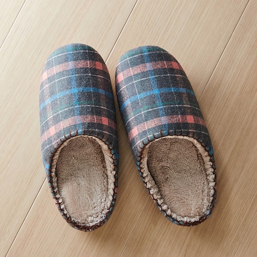 チェックデザインのあったかルームシューズ